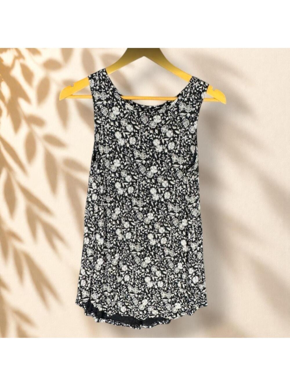Old Navy Blouse Women S Small Black Floral Sleeveless Wide Strap Rayon Casual